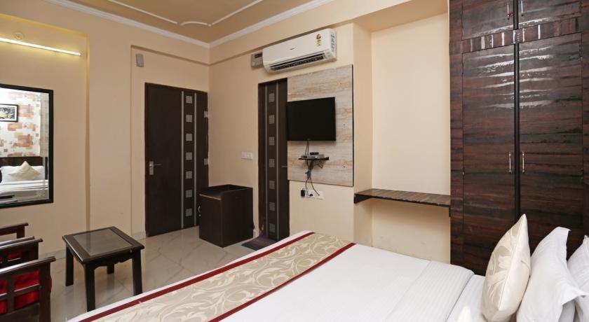 Hotel Sky Heights Jaipur Buitenkant foto